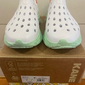 Kane Revive Men’s (size 8) or Women's (size 10) Athletic Recovery Footwear